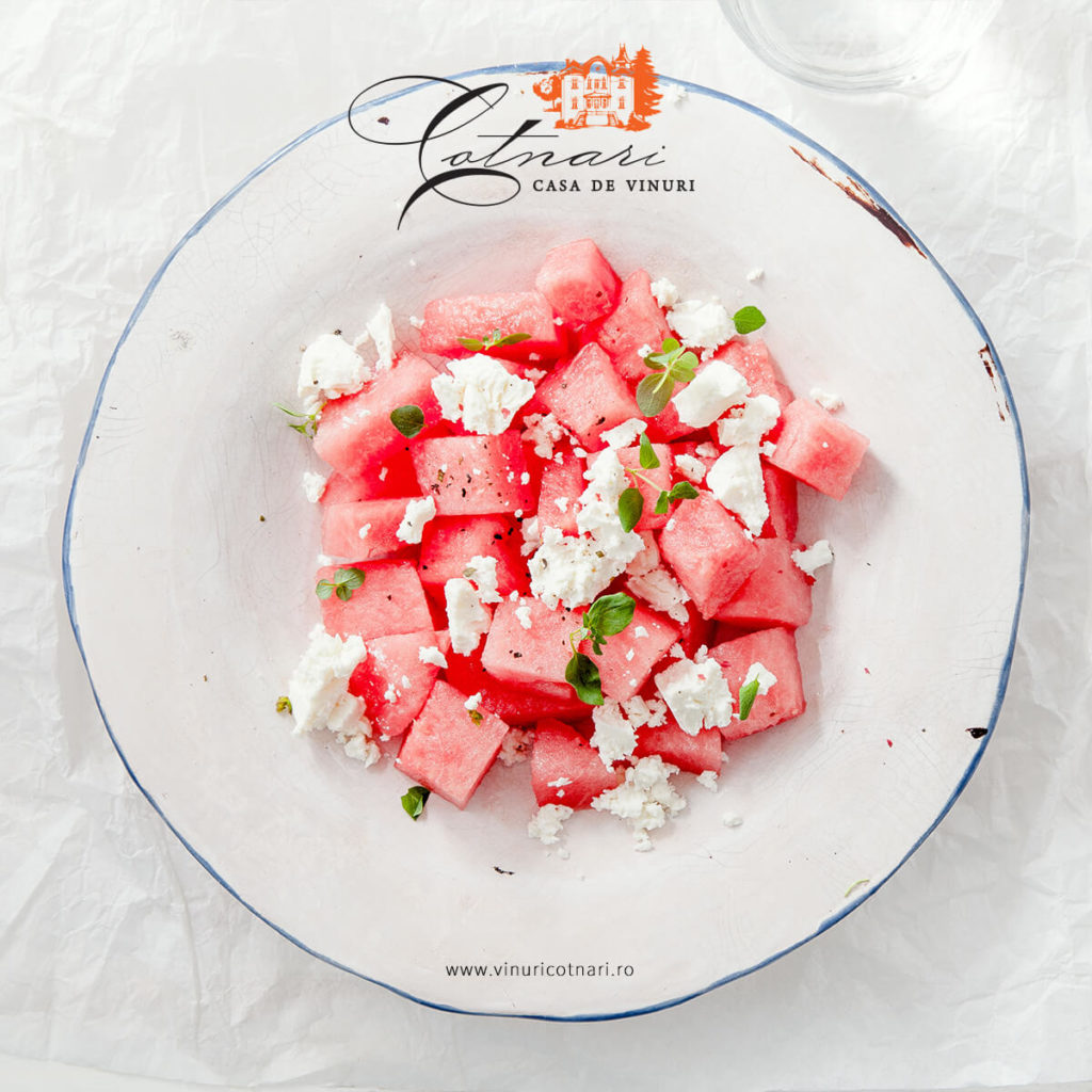 salata-de-pepene-rosu-cu-branza-feta-menta